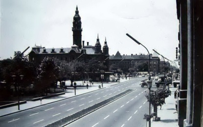 A város új, korszerű főútja 1970 körül. (fotó: Régigyőr)
