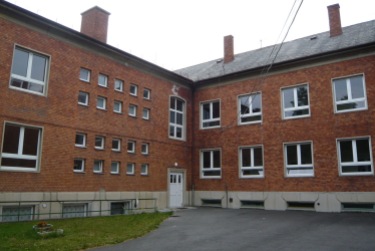 Nyolc általános és négy gimnáziumi osztálynak volt helye eredetileg, azóta többször bővítették az épületet. (fotó: HG)